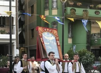 Λάρισα: Πλήθος πιστών στην λιτανεία της εικόνας για τον εορτασμό των Αγίων Σαράντα Μαρτύρων – ΦΩΤΟ