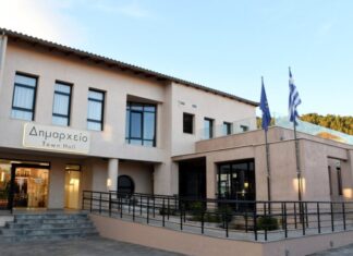 Διαμαρτυρία στην Αγιά για το κλείσιμο των ΕΛΤΑ