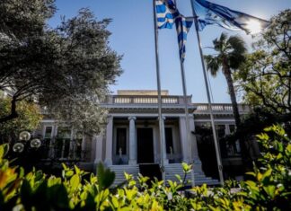 Πληθαίνουν οι απόψεις για πρόωρες εκλογές – Υποκλοπές και ΟΠΕΚΕΠΕ απειλούν τη δημοσκοπική ανάκαμψη της ΝΔ