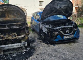 Σοκάρει ο εμπρησμός αυτοκινήτων στη Λάρισα (βίντεο)