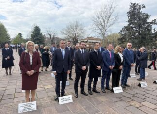 Τιμήθηκαν οι πεσόντες του 21′ στο Ηρώο της Λάρισας: Συγκίνηση από τους τοπικούς φορείς (φωτογραφίες)