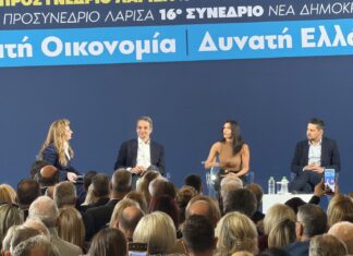 Λάρισα: Στο βήμα ο Κυριάκος Μητσοτάκης – Έμφαση στην οικονομία, τον αγροτικό τομέα και συζήτηση με ιδιώτες (φώτο και βίντεο)
