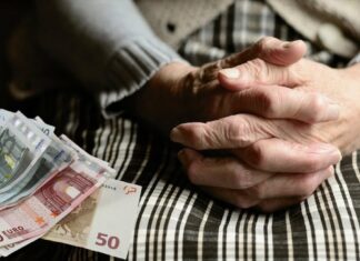 Συντάξεις Απριλίου 2026: Γιατί οι δικαιούχοι θα λάβουν νωρίτερα τις πληρωμές