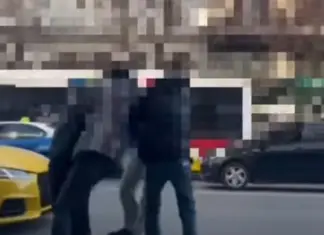 Αντιμέτωπος με απόλυση οδηγός λεωφορείου που… έπαιξε ξύλο με οδηγό αυτοκινήτου – Αποκαλυπτικό βίντεο