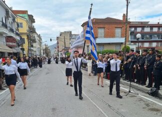 Με λαμπρότητα παρουσία πλήθους κόσμου ο εορτασμός της 25ης Μαρτίου στον Τύρναβο- Δείτε στιγμιότυπα