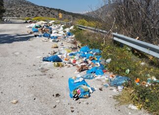 Πάρκινγκ χωματερή στο δρόμο Λάρισας – Ελασσόνας / ΦΩΤΟ