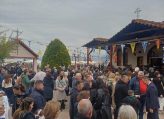 Λάρισα: Πλήθος πιστών στο Ομορφοχώρι για τους Αγίους Ραφαήλ, Νικολάου και Ειρήνης – ΦΩΤΟ