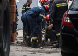 Λάρισα: Συναγερμός στην πυροσβεστική για άντρα που έπεσε σε μεγάλο φρεάτιο
