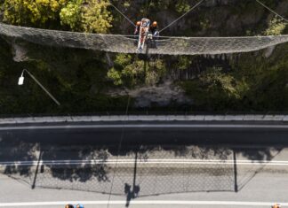 Αυτοκινητόδρομος Αιγαίου- Επιχείρηση διάσωσης στα 70 μέτρα: Εντυπωσιακή εκπαίδευση στην Κοιλάδα των Τεμπών / ΦΩΤΟΓΡΑΦΙΕΣ