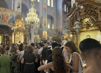 Ιερέας στη Λάρισα έβαλε στην μπλακ λιστ πολιτικούς – Έρχονται μόνο δυο φορές τον χρόνο στην εκκλησία για το φαίνεστε