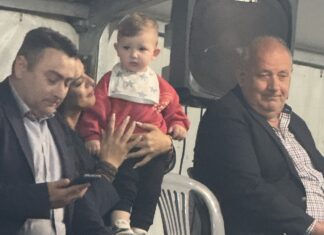 Πανικός στο παζάρι Γόννων με τους Βαγγέλη Πέγιο και Γιώργο Αγγέλη – Ατελείωτο γλέντι με μουσική και χορούς (βίντεο)