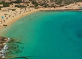 Λήγουν αύριο οι αιτήσεις για τον κοινωνικό τουρισμό, ποιοι δικαιούνται επιδότηση διακοπών και αυξημένα προνόμια σε νησιά του Αιγαίου