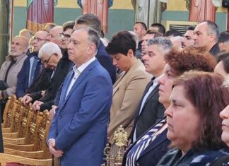 Ιερέας “έκραξε” πολιτικούς με αφορμή την παρουσία Χ. Κέλλα στην εκκλησία: «Έχουν πάρει σβάρνα τα πανηγύρια για ψήφους» – Δείτε την ανάρτηση του Ιερέα στο Facebook