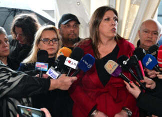 Αυτεπάγγελτη δικογραφία σε βάρος της Κωνσταντοπούλου γιατί βιντεοσκοπούσε αστυνομικούς στη δίκη για τα Τέμπη