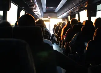 “Γολγοθάς” και τρόμος για μαθητές σχολείου της Λάρισας – Χάλασαν δύο λεωφορεία που τους μετέφεραν
