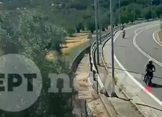 Θρήνος για 16χρονο και 18χρονο που σκοτώθηκαν σε τροχαίο – H στιγμή που η μηχανή χτύπησε σε κράσπεδο και κολώνα