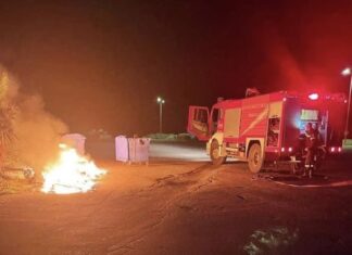 Κάδος απορριμμάτων τυλίχθηκε στις φλόγες στη Βενιζέλου και προκάλεσε αναστάτωση!