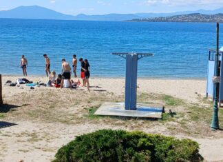 Ξεκίνησαν τα μπάνια οι Θεσσαλοί – Γεγονός οι πρώτες βουτιές – Δείτε φωτογραφίες
