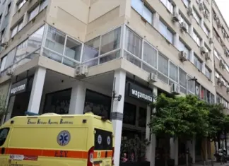 Συμβαίνει τώρα: Δύο 17χρονες έπεσαν μαζί από τον 6ο όροφο πολυκατοικίας