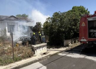 Παρανάλωμα του πυρός έγινε αυτοκίνητο στον Τύρναβο (ΦΩΤΟ)
