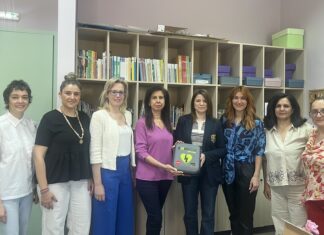 «Πράξη Ζωής» στο 8ο Νηπιαγωγείο Λάρισας: Δωρεά Απινιδωτή από την εταιρεία EXALCO