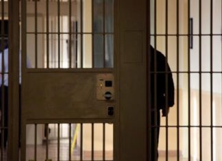 Κρατούμενος έκανε το τραπέζι σε ολόκληρη φυλακή με 400 κιλά αρνί