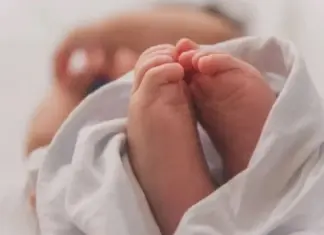 Έκαναν 35 λεπτά να αφαιρέσουν το κομμάτι» είπε ο πατέρας του βρέφους που πνίγηκε και έχασε την ζωή του από τσουρέκι