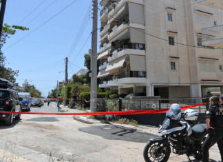 Πέθανε και η δεύτερη 17χρονη μαθήτρια που έκανε τη βουτιά θανάτου από πολυκατοικία
