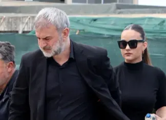 Συγκλόνισε ο Δέλλας στο τελευταίο αντίο στη Γωγώ Μαστροκώστα: «Ξεκουράσου αγάπη μου, να είσαι σίγουρη ότι πάλι εσένα θα ερωτευόμουν»