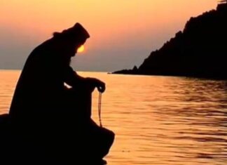Έκτακτο – Μάχη για τη ζωή του δίνει 48χρονος μοναχός του Αγίου Όρους – Πήδηξε από ασθενοφόρο