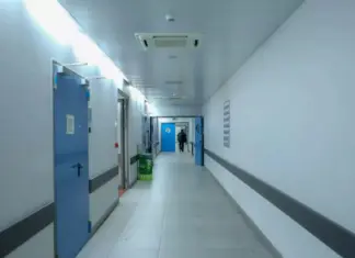 Θρίλερ: Νεκρός άνδρας μεταφέρθηκε στο νοσοκομείο μέσα σε πορτ μπαγκάζ