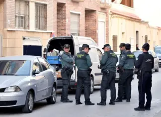 Σοκ: Σκότωσε τους γονείς του και τραυμάτισε σοβαρά το 7 μηνών παιδί του