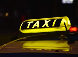 Τρόμος για τους οδηγούς ταξί: 25χρονος τους έσφιγγε με τη ζώνη ασφαλείας στον λαιμό για να τους ληστέψει