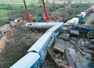 Τέμπη: Συγγενείς ζητούν κακουργηματική δίωξη για τον Καραμανλή – “Έχει τεράστια ευθύνη”