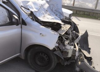 Σφοδρή σύγκρουση οχημάτων στον κόμβο Λαρίσης: Ένας οδηγός στο Νοσοκομείο – Δείτε εικόνες!