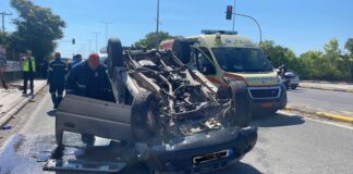 Λάρισα: Τραυματίας άντρας στο …θεαματικό τροχαίο με το αυτοκίνητο που τούμπαρε – ΦΩTO
