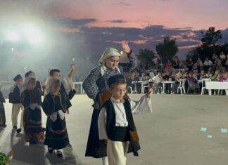 Λάρισα: Πλήθος κόσμου στο Χατζηχαλάρ με χορούς και τραγούδια των Βλάχων -ΦΩΤΟ