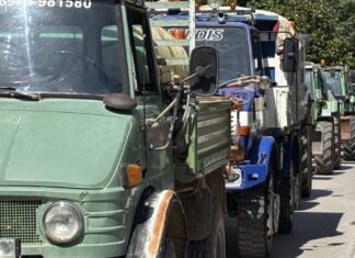 Φάρσαλα: Τρακτέρ με αγρότες στο κέντρο της πόλης (φώτο)