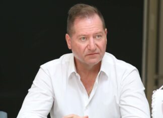 Δεν έχει τελειώσει του Στυλιανού: Αναζητά μαζί με Νταβέλη τη “χρυσή τομή” για την αγορά της ΑΕΛ