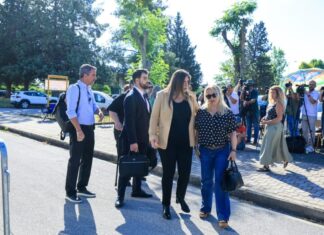 Τέμπη: Αποβολή του Δημοσίου από τη δίκη προτείνει η Εισαγγελέας – Ένταση για απουσία κατηγορουμένων