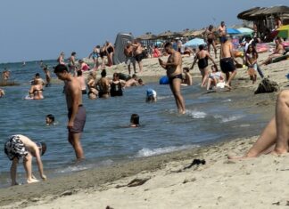 «Βούλιαξαν» τα παράλια Πιερίας και Λάρισας – «Ψήθηκαν» Λάρισα και Τύρναβος (Φωτό)