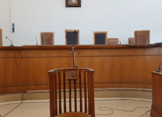 Λάρισα: Παραμένει κρατούμενος ο 50χρονος που είχε όμηρο για ώρες τη γυναίκα του