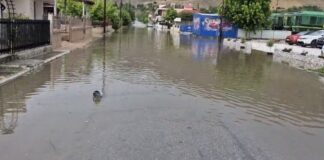 Με την πρώτη βροχή, οι δρόμοι της Φαρκαδόνας πλημμύρισαν ξανά – Αγανάκτηση κατοίκων / ΒΙΝΤΕΟ