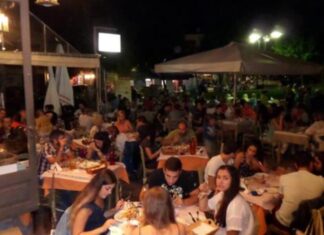 Στον λόφο του Φρουρίου χτυπά η καρδιά της Λάρισας τα καλοκαιρινά βράδια – πόλος έλξης η δροσιά και τα καταστήματα