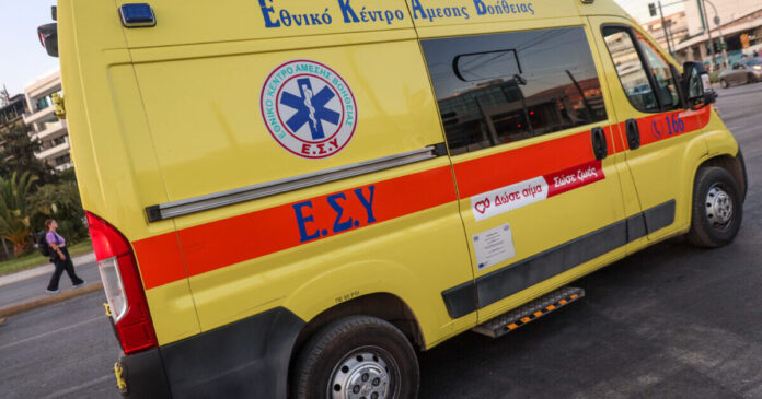 ΑΣΘΕΝΟΦΟΡΟ ΕΚΑΒ (ΓΙΑΝΝΗΣ ΠΑΝΑΓΟΠΟΥΛΟΣ/ EUROKINISSI)