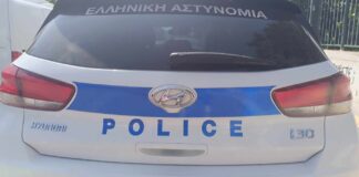 Τροχαίο ατύχημα στο κέντρο – ΙΧ «μπήκε» μέσα σε τζαμαρία καταστήματος