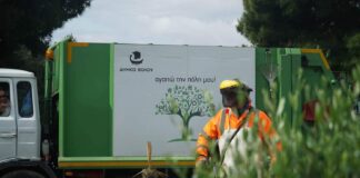 Αυτοκίνητο καρφώθηκε σε απορριμματοφόρο – Τραυματίας 33χρονη εργαζόμενη