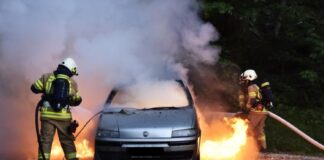 Αυτοκίνητο τυλίχθηκε στις φλόγες στον Αγιόκαμπο Λάρισας