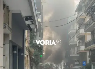 Ντουμάνιασε ο τόπος – Φωτιά σε συνεργείο αυτοκινήτων – ΦΩΤΟ / ΒΙΝΤΕΟ