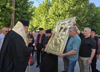 Η Λάρισα υποδέχθηκε την Ιερά Εικόνα της Παναγίας Εικοσιφοίνισσας – Πλήθος κοσμου / ΦΩΤΟ